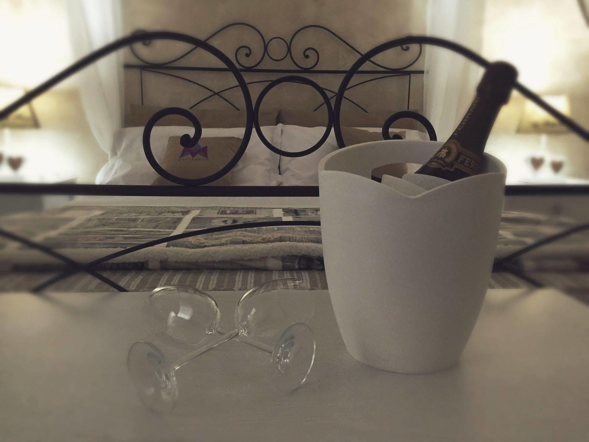 モンテローニ・ディ・レッチェ Mattandre Bed & Breakfast エクステリア 写真
