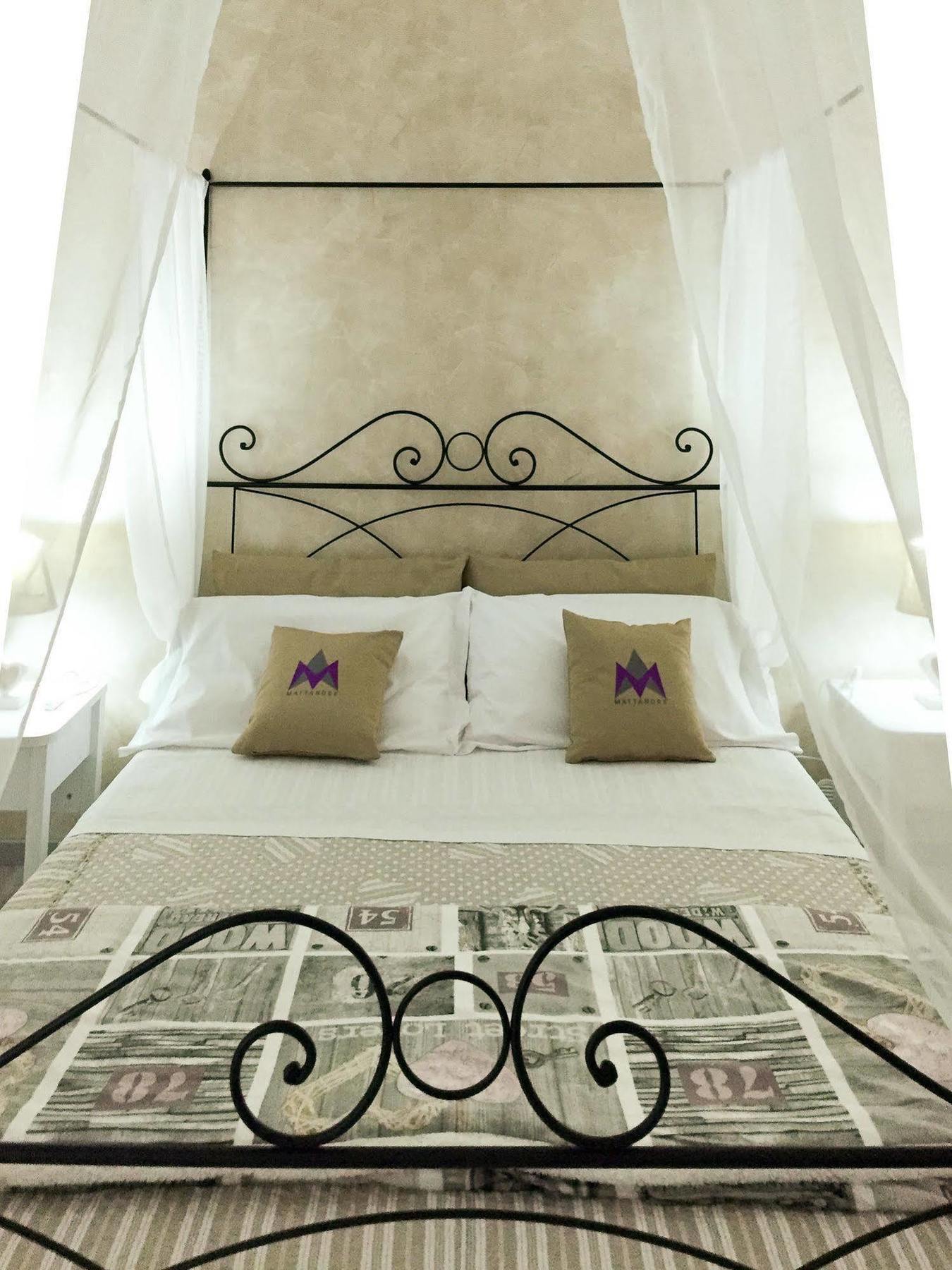 モンテローニ・ディ・レッチェ Mattandre Bed & Breakfast エクステリア 写真